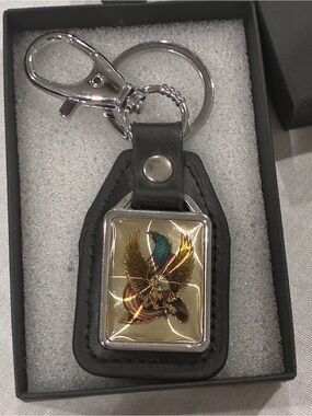 Eagle with USA Flag Men’s Keychain 
New